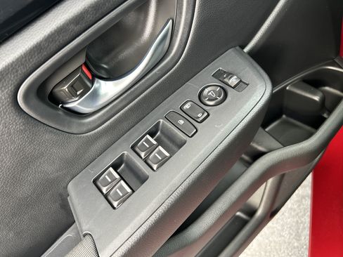 Used 2025 Honda Pilot Sport image 23
