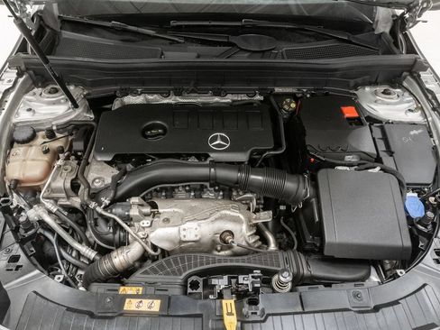Used 2020 Mercedes-Benz GLB 250 4MATIC image 3