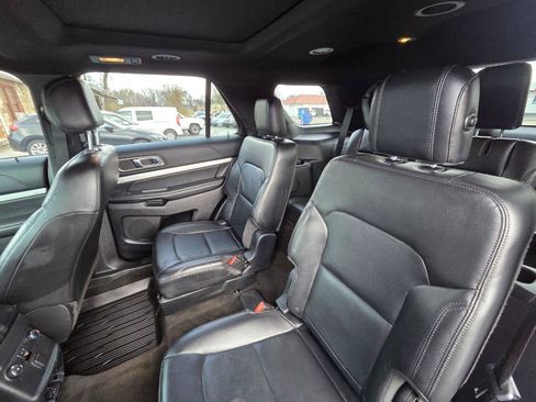 Used 2016 Ford Explorer XLT w/ Equipment Group 202A image 15