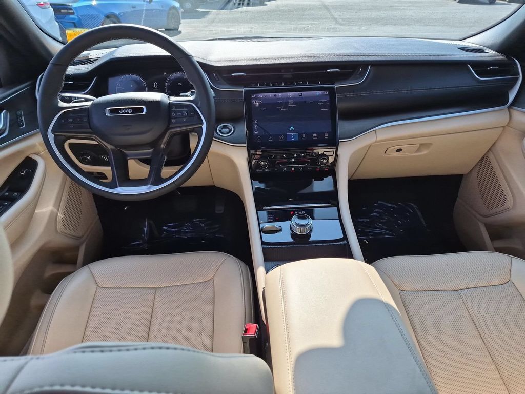 Used 2025 Jeep Grand Cherokee Limited w/ Luxury Tech Group II AWD/4WD image 26
