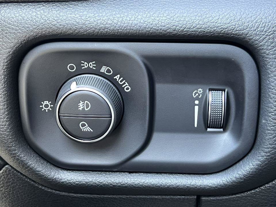 Used 2023 RAM 1500 Big Horn AWD/4WD image 18