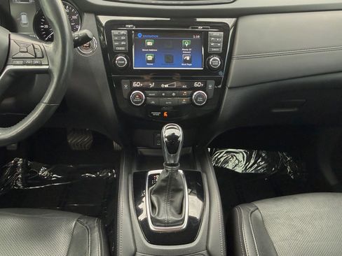 Used 2017 Nissan Rogue SL AWD/4WD image 19