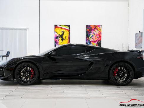 Used 2025 Chevrolet Corvette Z06 RWD image 13
