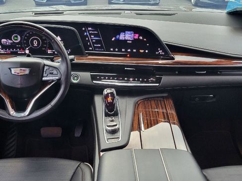 Used 2023 Cadillac Escalade Premium Luxury image 4