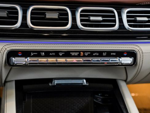 Used 2022 Mercedes-Benz Maybach GLS 600 4MATIC image 34