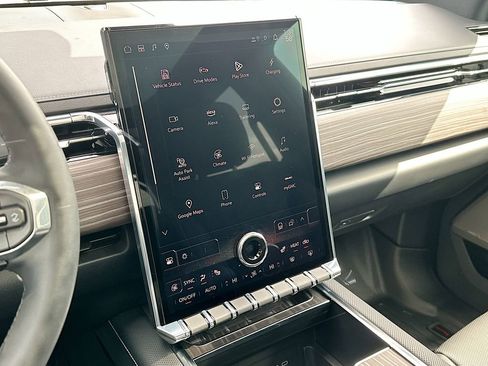 Used 2025 GMC Sierra EV Denali image 13