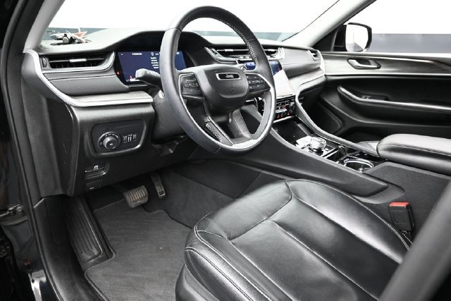 Used 2023 Jeep Grand Cherokee Limited w/ Black Appearance Package AWD/4WD image 21