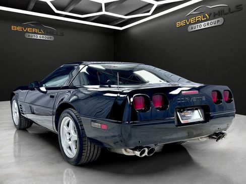 Used 1994 Chevrolet Corvette Coupe RWD image 3