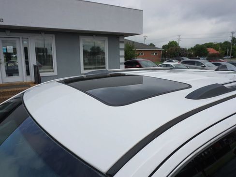 Used 2016 Jeep Grand Cherokee Limited AWD/4WD image 9