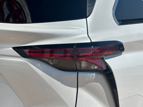 New 2026 Toyota Sienna Limited FWD image 32