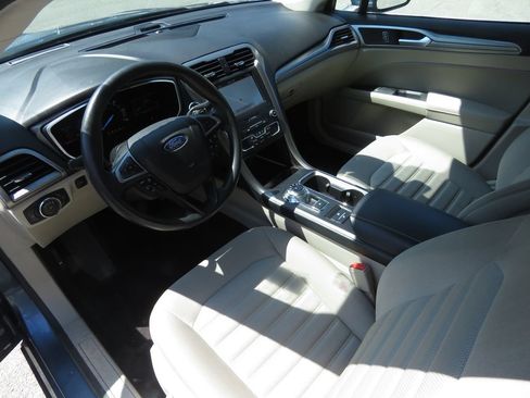 Used 2019 Ford Fusion SE FWD image 9