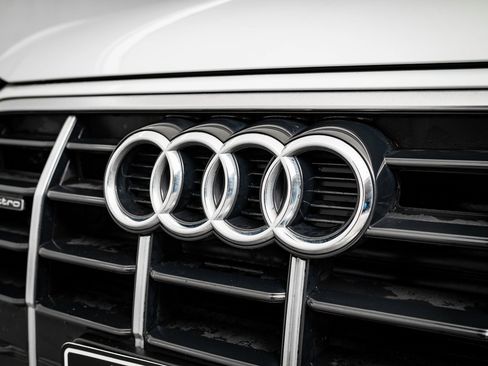 Used 2023 Audi Q5 2.0T Premium w/ Convenience Package image 3