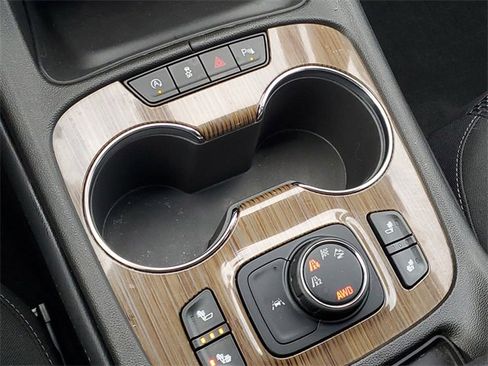 Used 2023 GMC Acadia SLE w/ Driver Convenience Package image 30