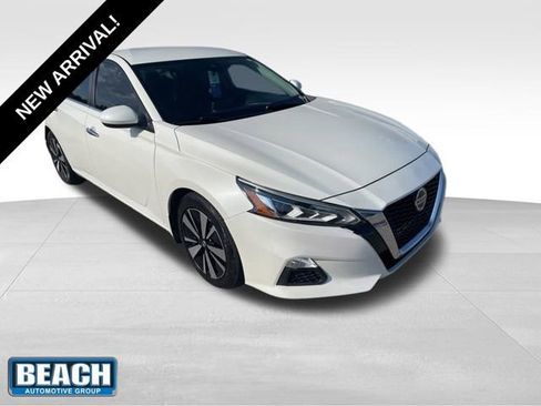 Used 2021 Nissan Altima 2.5 SV image 1