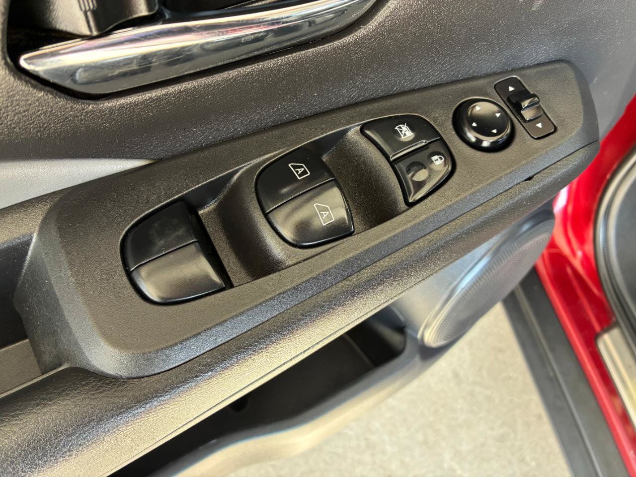 Used 2021 Nissan Kicks SR w/ SR Premium Package FWD image 9
