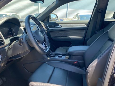 Certified 2023 Volkswagen Atlas Cross Sport SE w/ Panoramic Sunroof Package AWD/4WD image 9