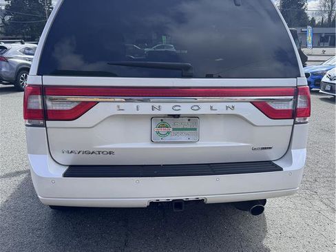 Used 2015 Lincoln Navigator 4WD image 3