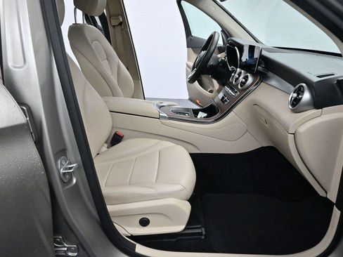 Used 2021 Mercedes-Benz GLC 300 4MATIC image 32