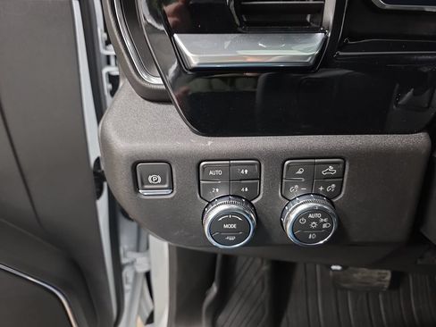 Used 2026 GMC Sierra 2500 SLT AWD/4WD image 24