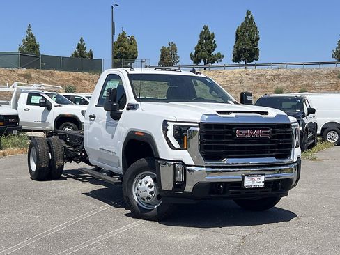 New 2026 GMC Sierra 3500 Pro AWD/4WD image 1