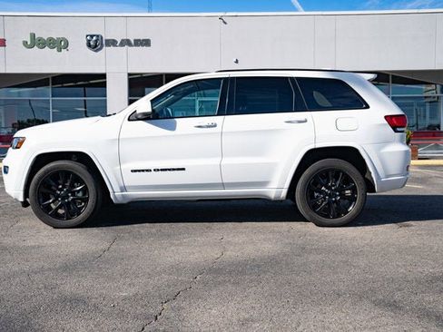 Certified 2021 Jeep Grand Cherokee Laredo X image 2