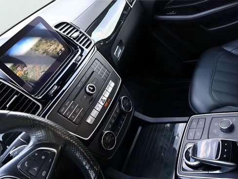 Used 2017 Mercedes-Benz GLS 450 4MATIC image 22