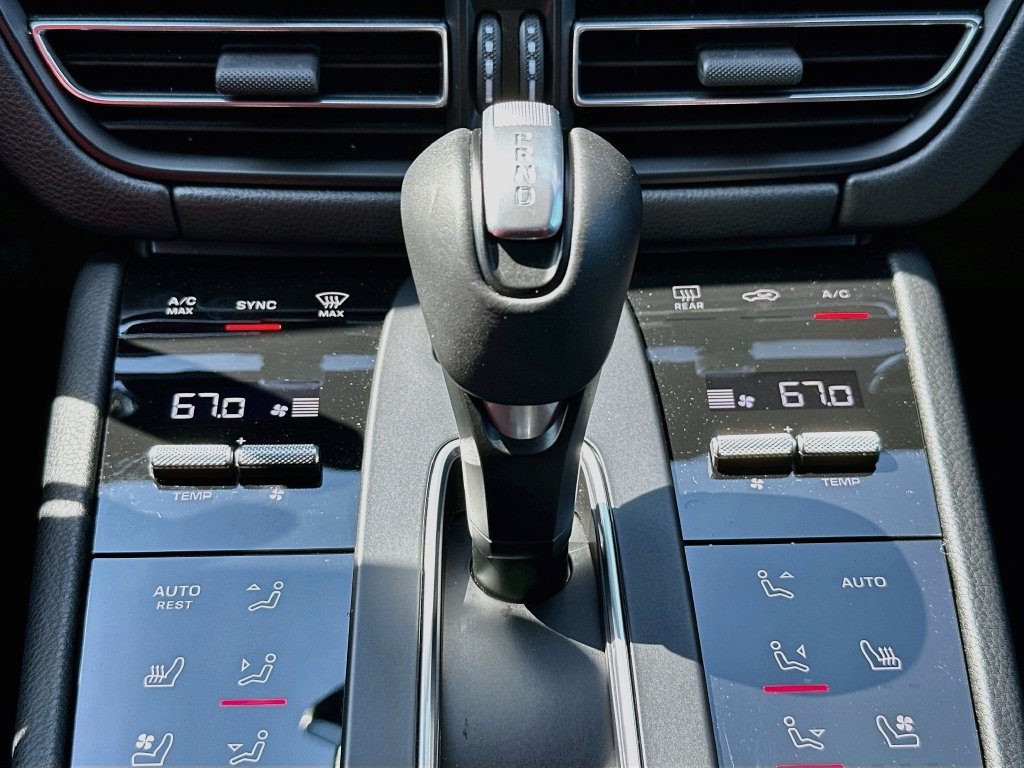 Certified 2026 Porsche Macan AWD/4WD image 18