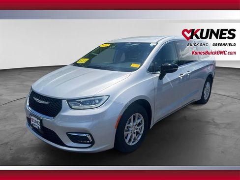 Used 2024 Chrysler Pacifica Touring-L FWD image 12