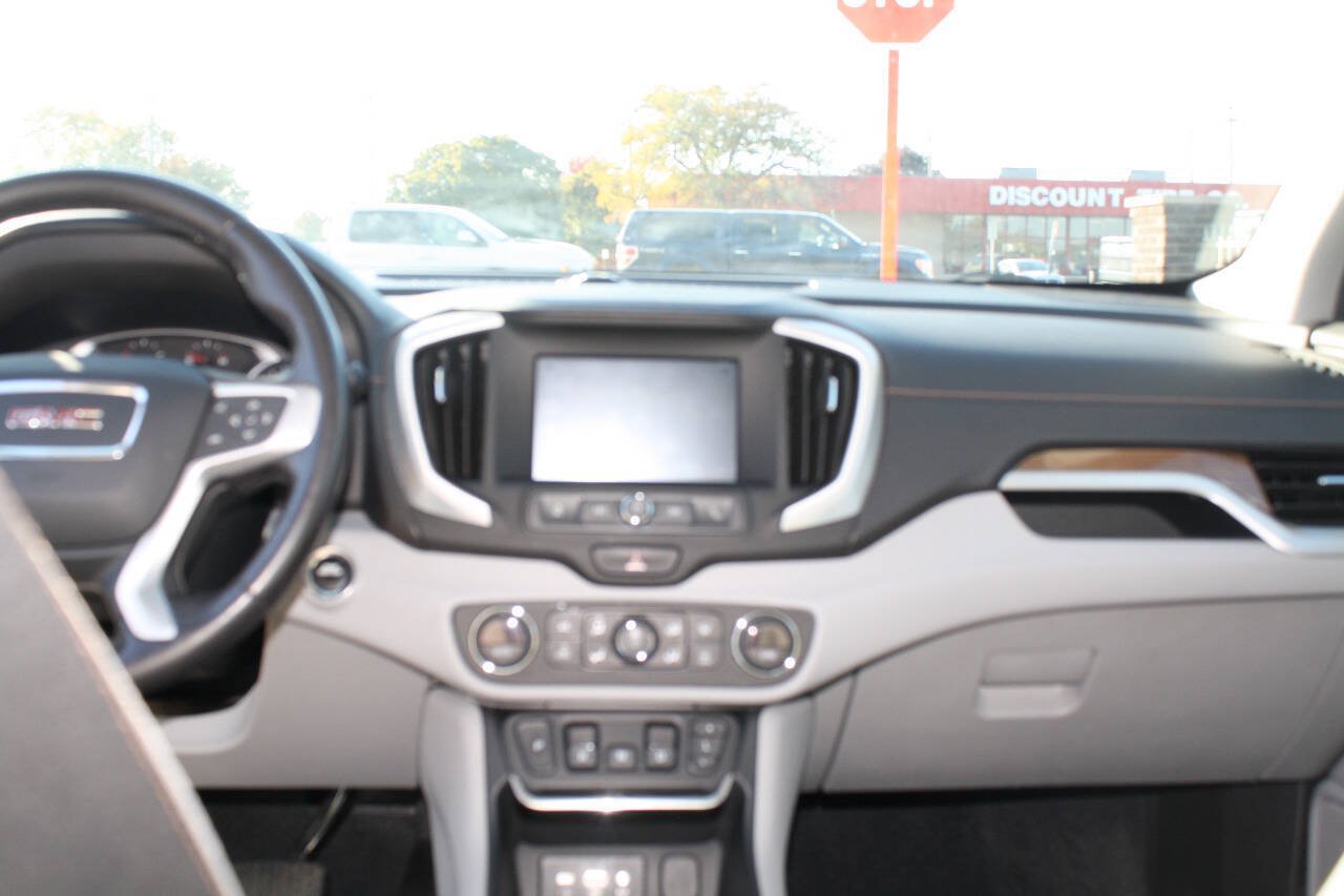 Used 2020 GMC Terrain SLE w/ Driver Convenience Package FWD image 9