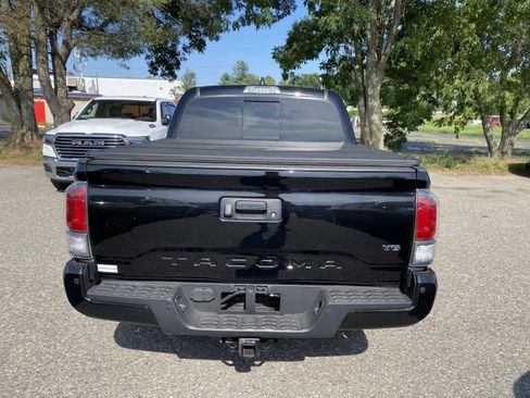 Used 2023 Toyota Tacoma TRD Sport w/ TRD Premium Sport Package AWD/4WD image 5