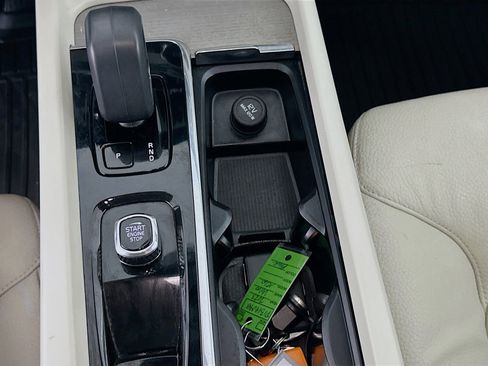 Used 2023 Volvo XC60 B5 Plus w/ Climate Package image 25