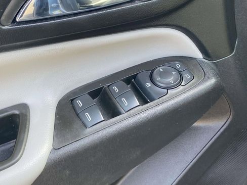 Used 2023 Chevrolet Equinox LS FWD image 15