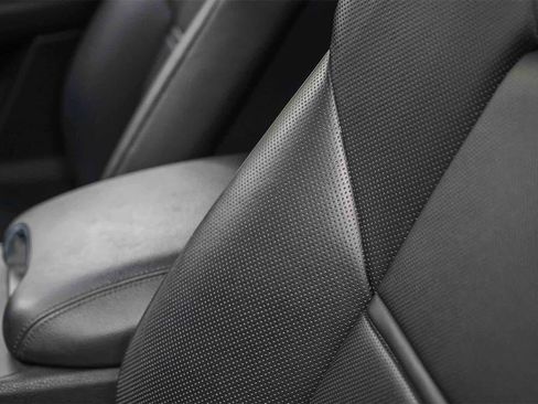 Used 2023 Porsche Cayenne Platinum Edition image 20