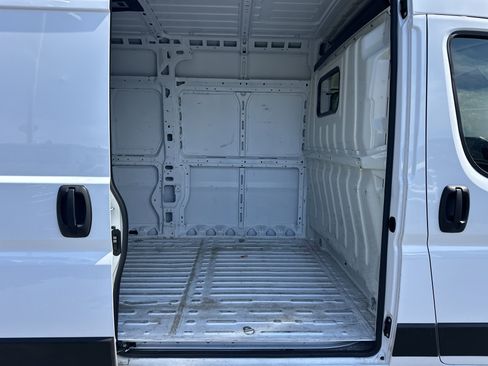 Used 2025 RAM ProMaster 2500 w/ Convenience Group FWD image 17