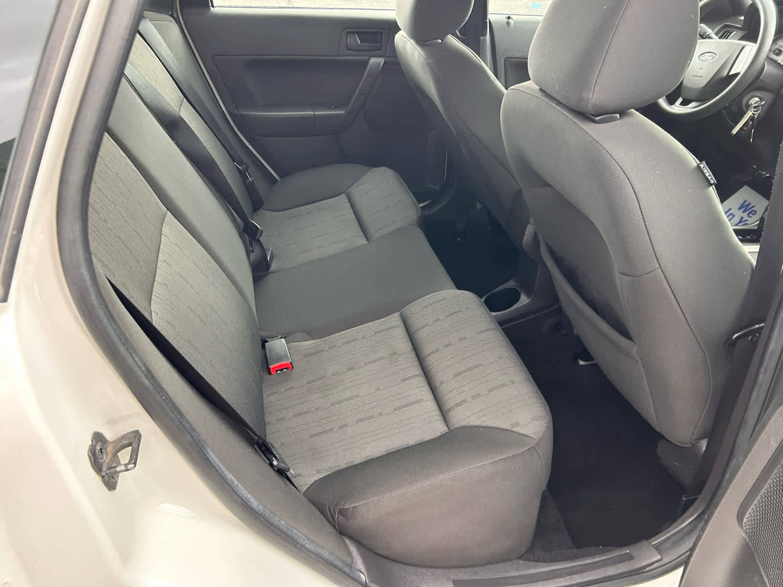 Used 2010 Ford Focus SE FWD image 22