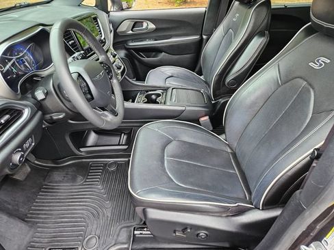 Used 2022 Chrysler Pacifica Limited w/ S Appearance Package FWD image 7