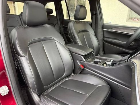Used 2024 Jeep Grand Cherokee Limited w/ Black Appearance Package AWD/4WD image 18