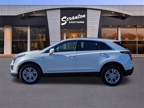 New 2025 Cadillac XT5 Luxury image 2