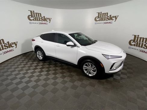 Used 2025 Buick Envista Preferred w/ Convenience I Package image 2