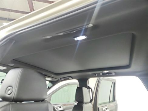 Used 2022 Chevrolet Tahoe Z71 w/ Luxury Package image 22