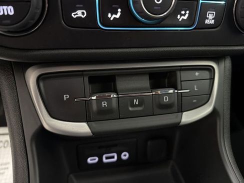 Used 2023 GMC Terrain SLT w/ Infotainment Package II image 16