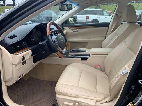 Used 2014 Lexus ES 300h w/ Luxury Package w/Bamboo Trim FWD image 23