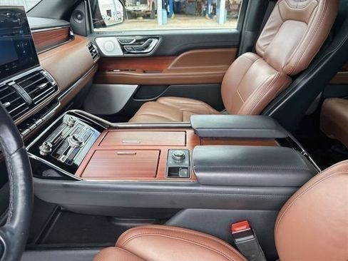Used 2024 Lincoln Navigator L Reserve AWD/4WD image 30