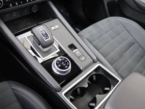 Used 2025 Mitsubishi Outlander SE image 23