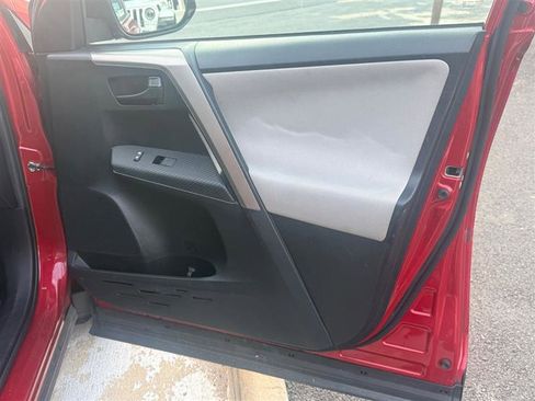 Used 2015 Toyota RAV4 LE image 18