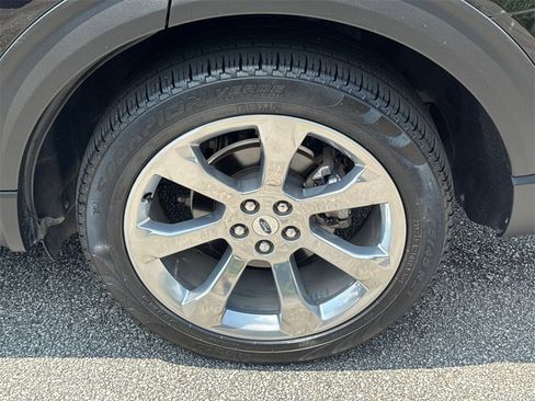 Used 2020 Ford Explorer Platinum w/ Premium Technology Package image 19