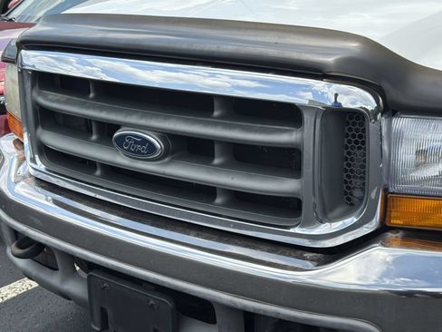 Used 2000 Ford F250 XL RWD image 3