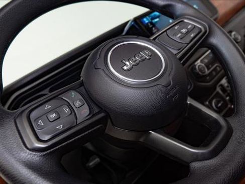 Used 2025 Jeep Gladiator Sport image 20