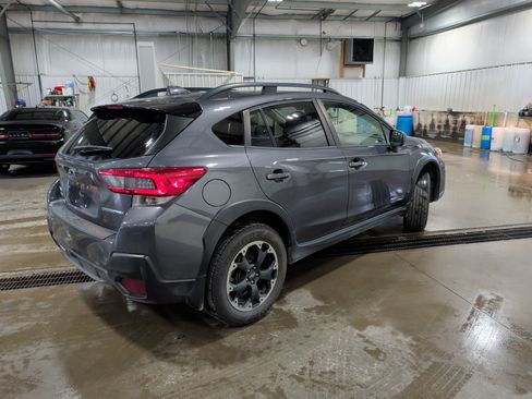 Used 2021 Subaru Crosstrek 2.0i Premium w/ Moonroof Package AWD/4WD image 3