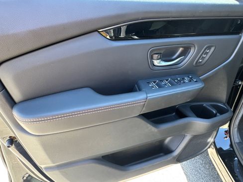 Used 2025 Honda Pilot TrailSport image 13